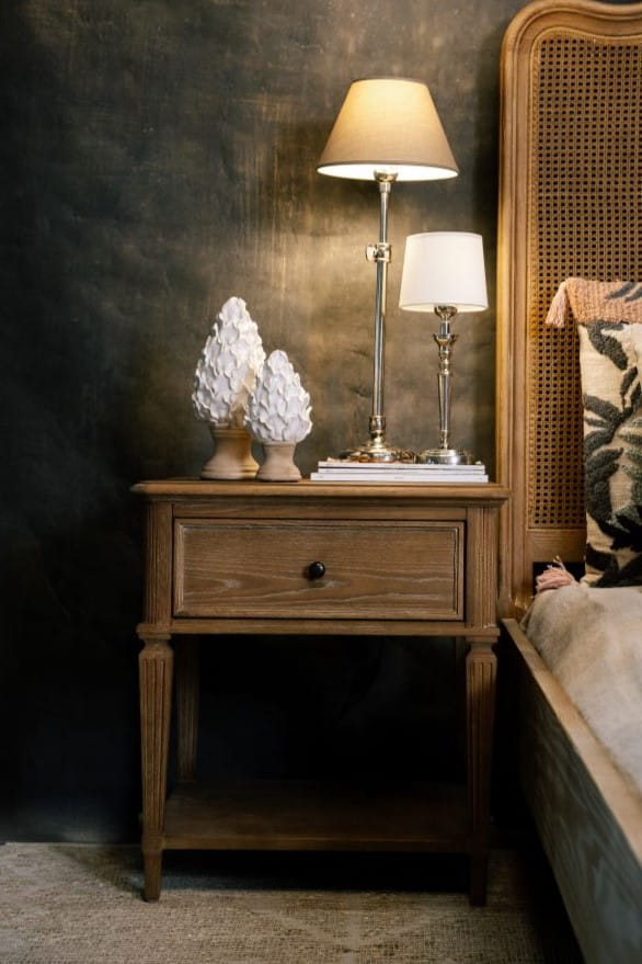 Lampka nocna Deluxe - elegancka lampa z abażurem i owalną podstawą