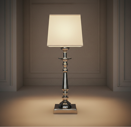 Lampka nocna Deluxe - elegancka lampa z abażurem i kwadratową podstawą